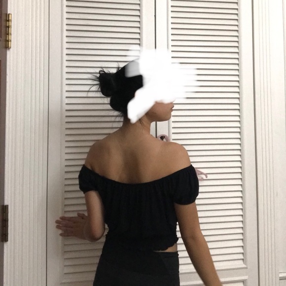 Forever21 cute off the shoulder insta baddie top - Picture 5 of 8